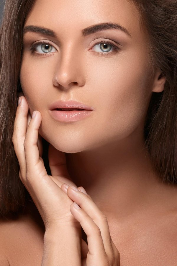 Sourcils élégants : Élément clé de la beauté du regard