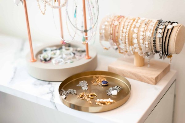 Comment choisir et assortir vos bijoux fantaisie avec style et élégance ?